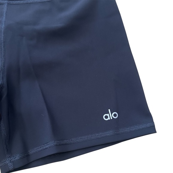 Alo yoga black bike shorts - Picture 2 of 4